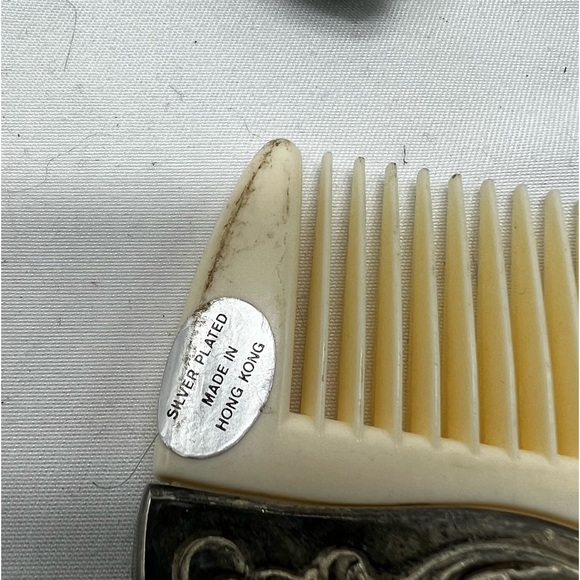 Silver plated Made in Hong King vanity set **mirror missing - Picture 5 of 7